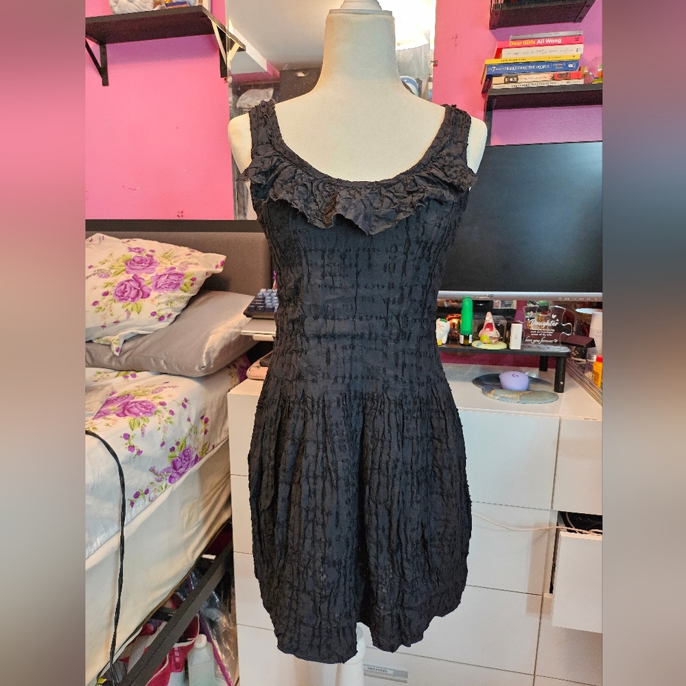 Sari Gueron - Black Dress